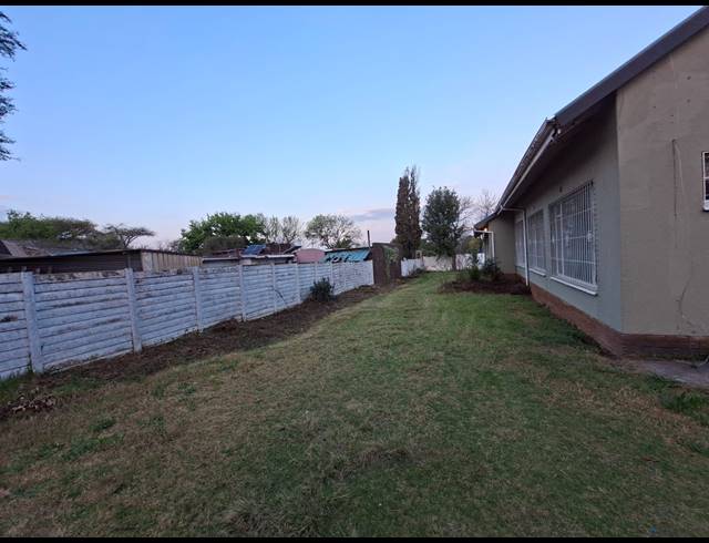 3 BEDROOM FREEHOLD TO LET IN ILLIONDALE